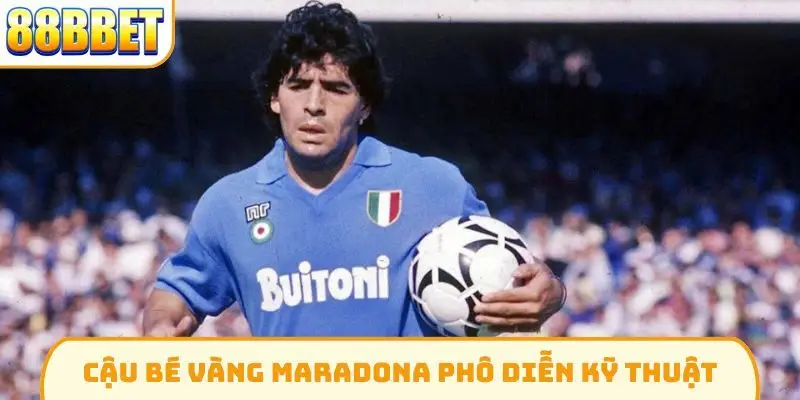 Cậu bé vàng Maradona phô diễn kỹ thuật